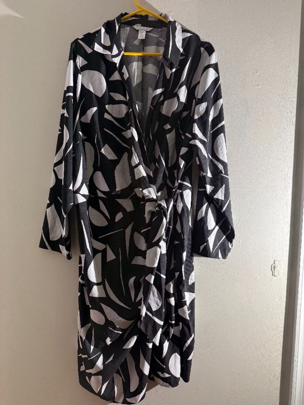 London Times Woman Black White Abstract Geometric Faux Wrap Dress | 22W